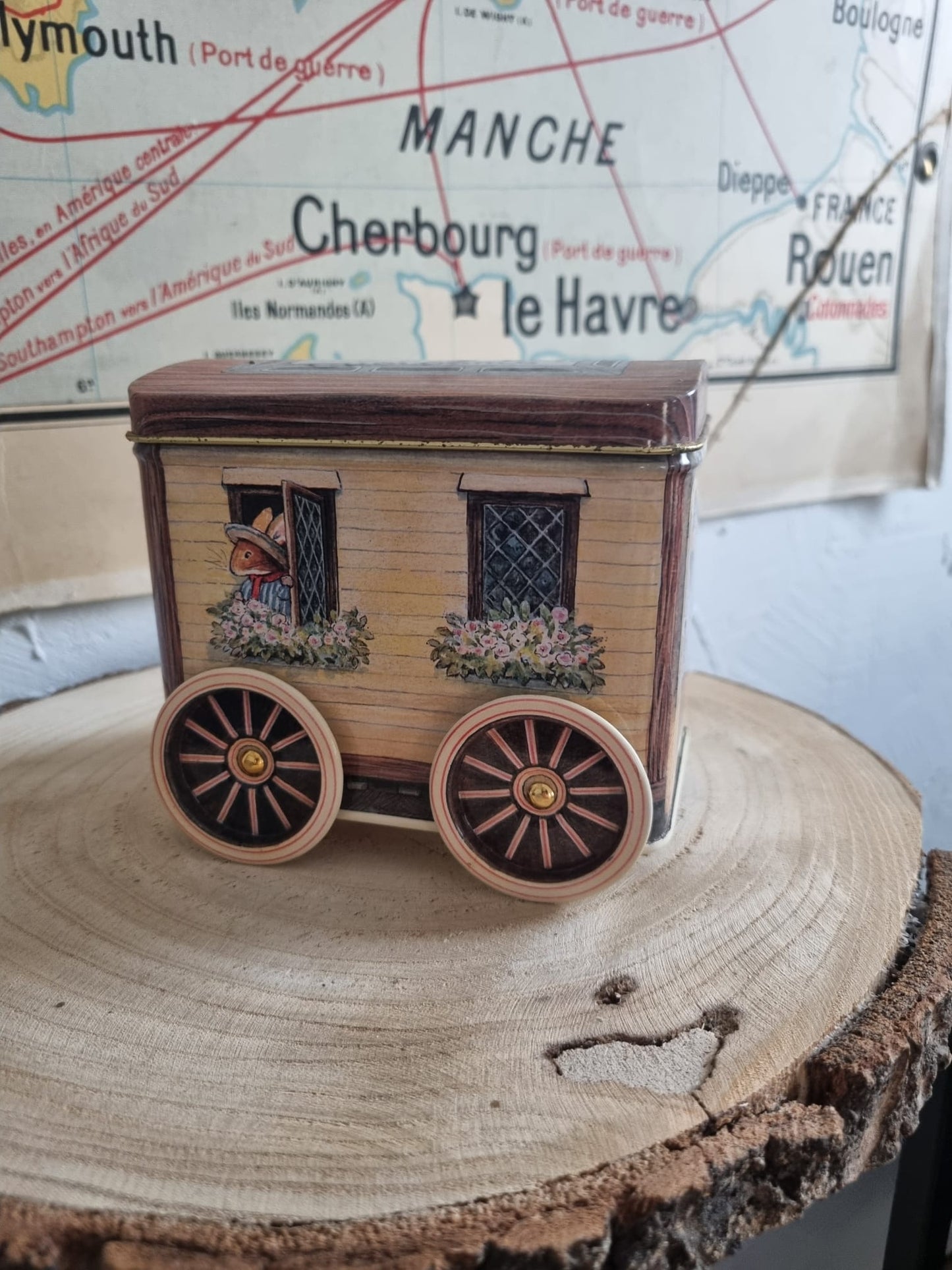 Boite en métal "Foxwood Tales" roulotte