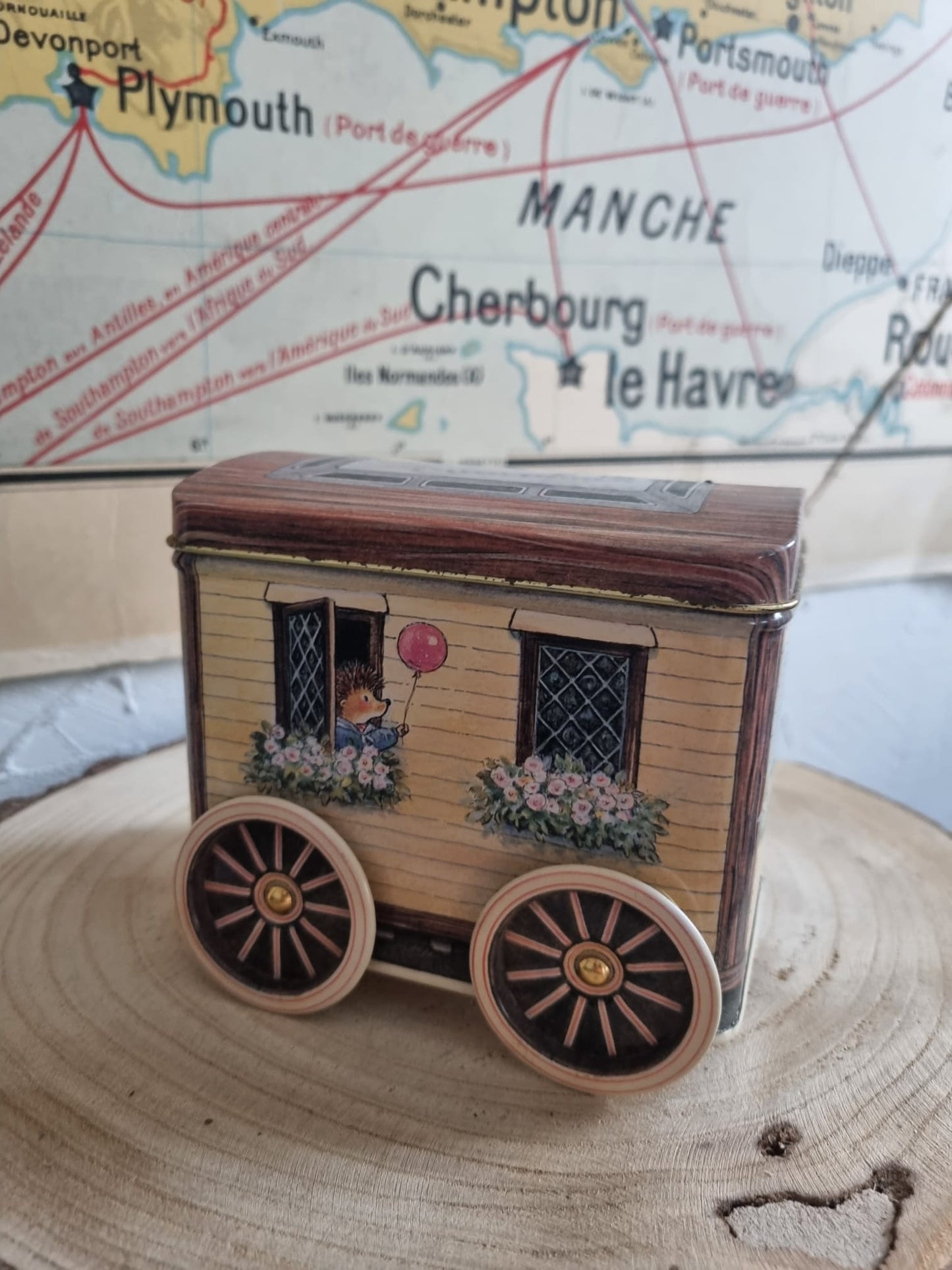 Boite en métal "Foxwood Tales" roulotte